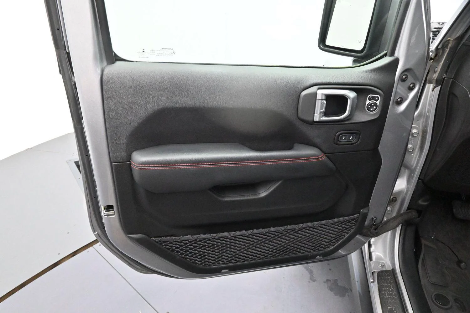 Used 2020 Billet Silver Metallic Clearcoat Jeep Rubicon image 9