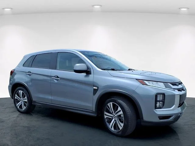 Used 2025 Gray Mitsubishi 2.0 ES image 5
