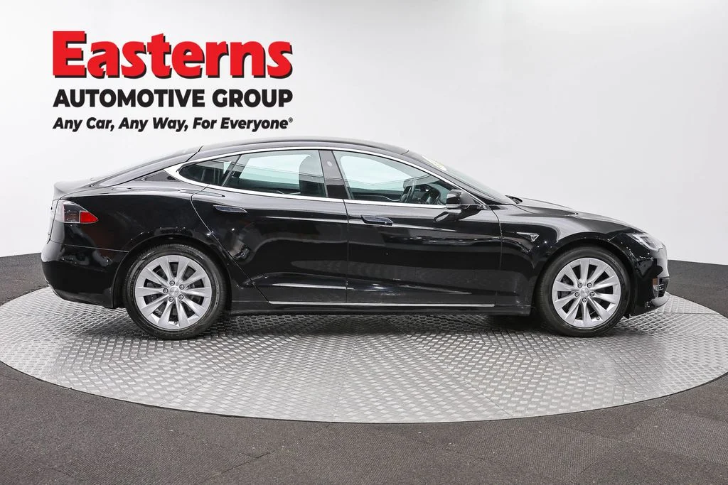 Used 2018 Black Tesla 75D image 4