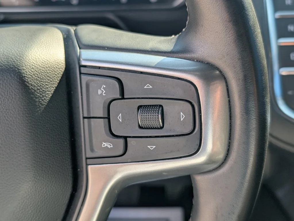 Used 2023 White Chevrolet Z71 image 24