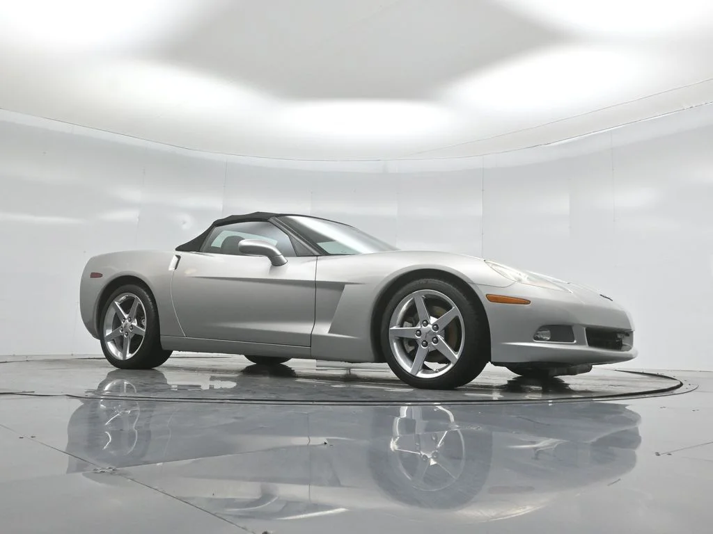 Used 2005 Silver Chevrolet Base image 3