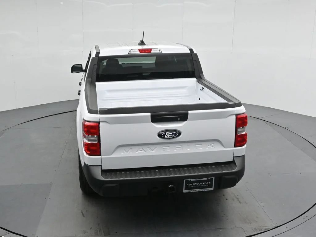 New 2026 Oxford White Ford XLT image 38