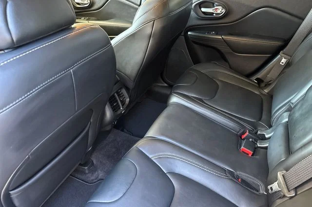Used 2016 Gray Jeep High Altitude image 13
