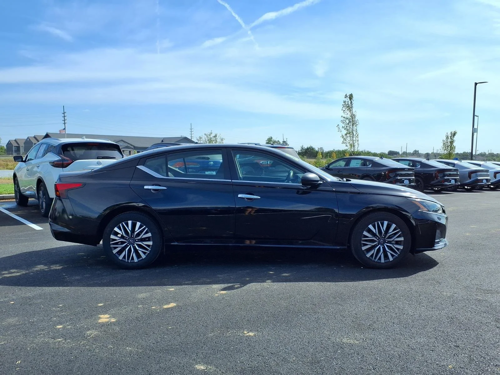 Used 2025 Super Black Nissan SV image 28