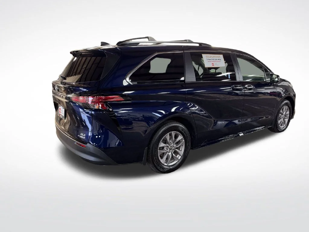 Certified Used 2022  Toyota XLE image 5