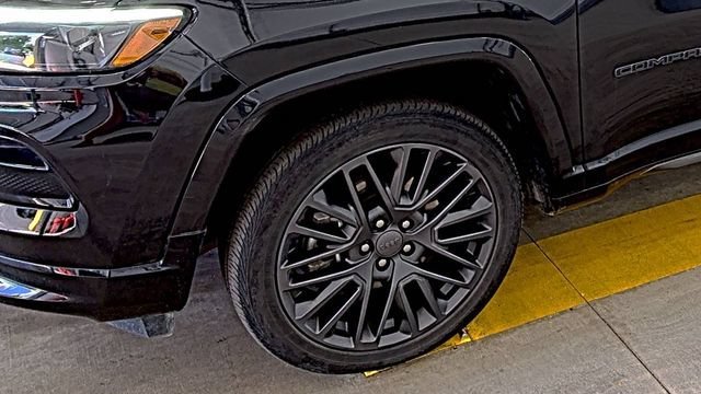 Used 2023 Black Jeep High Altitude 4x4 image 14