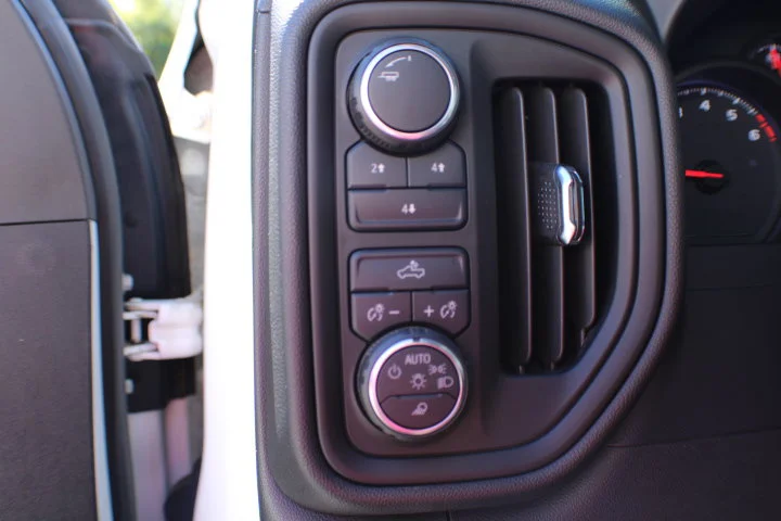 Certified Used 2021 SUMMIT WHITE Chevrolet Custom image 9
