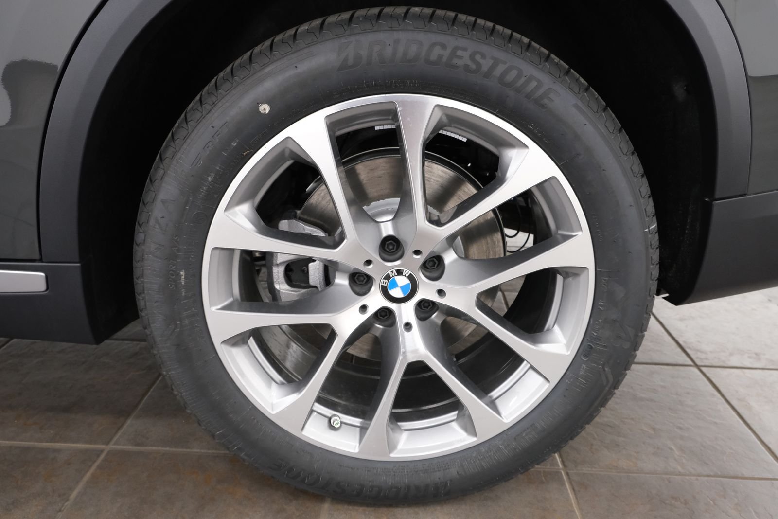 New 2026 Dravit Grey Metallic BMW xDrive40i image 60
