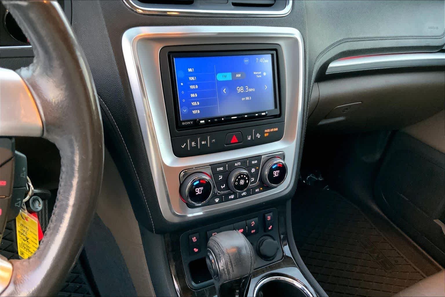 Used 2014 Champagne Silver Metallic GMC SLT image 6