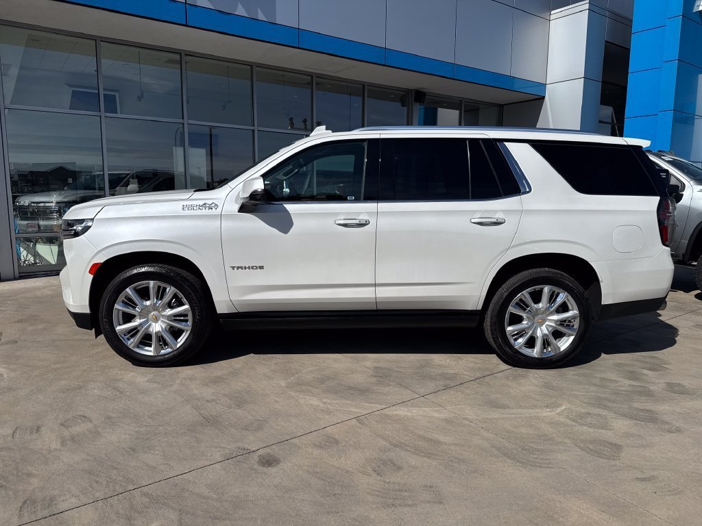 Used 2022 IRIDESCENT PEARL TRICOAT Chevrolet High Country image 2