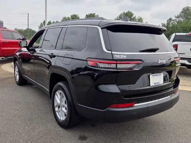 Used 2025 Black Jeep Laredo image 11