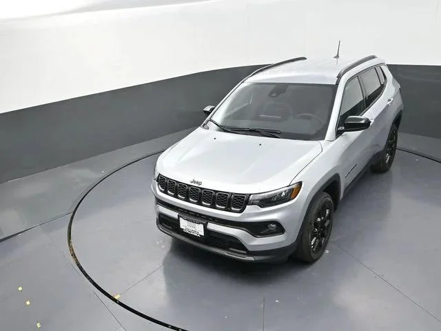 New 2026 Silver Zynith Metallic Clear-Coat Exterior Paint Jeep Latitude image 14