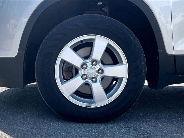 Used 2016 Silver Chevrolet LS image 9