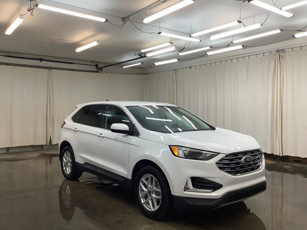 Used 2022 Oxford White Ford SEL image 3
