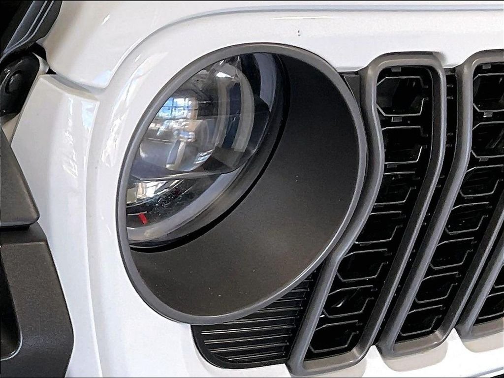 Used 2026 White Jeep Rubicon image 32