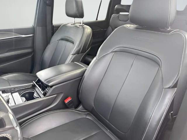 Used 2023 Black Jeep Overland image 18
