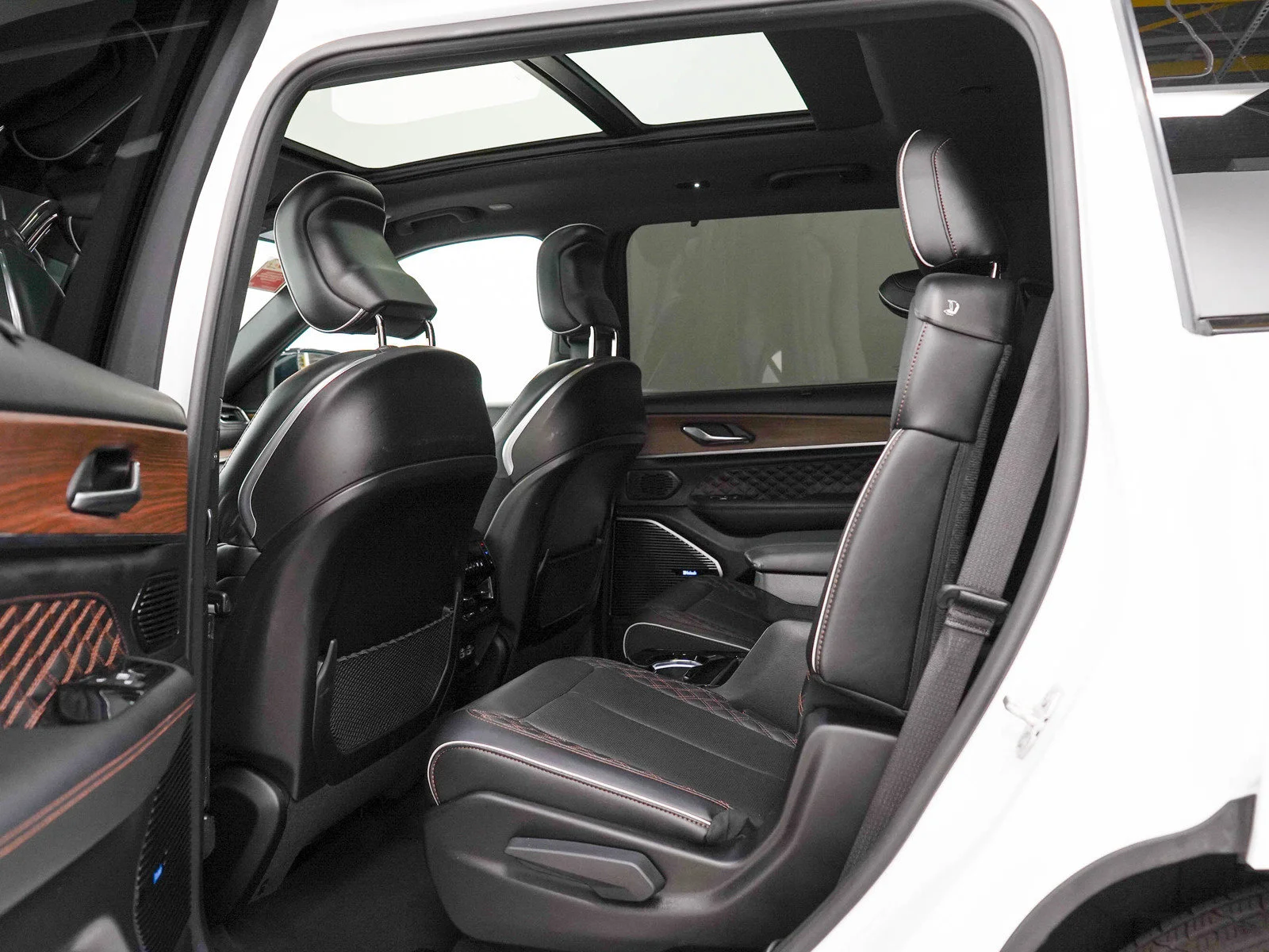 Used 2024 Bright White Clearcoat Jeep Summit image 21