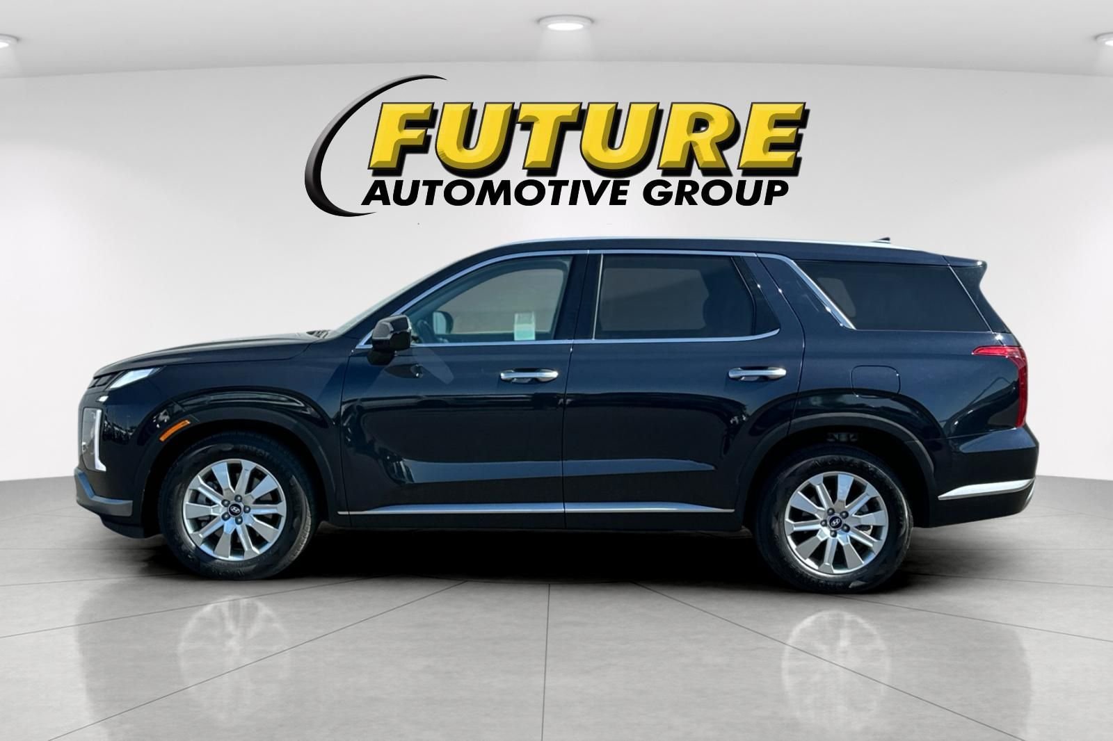 Used 2025 White Hyundai SEL image 7