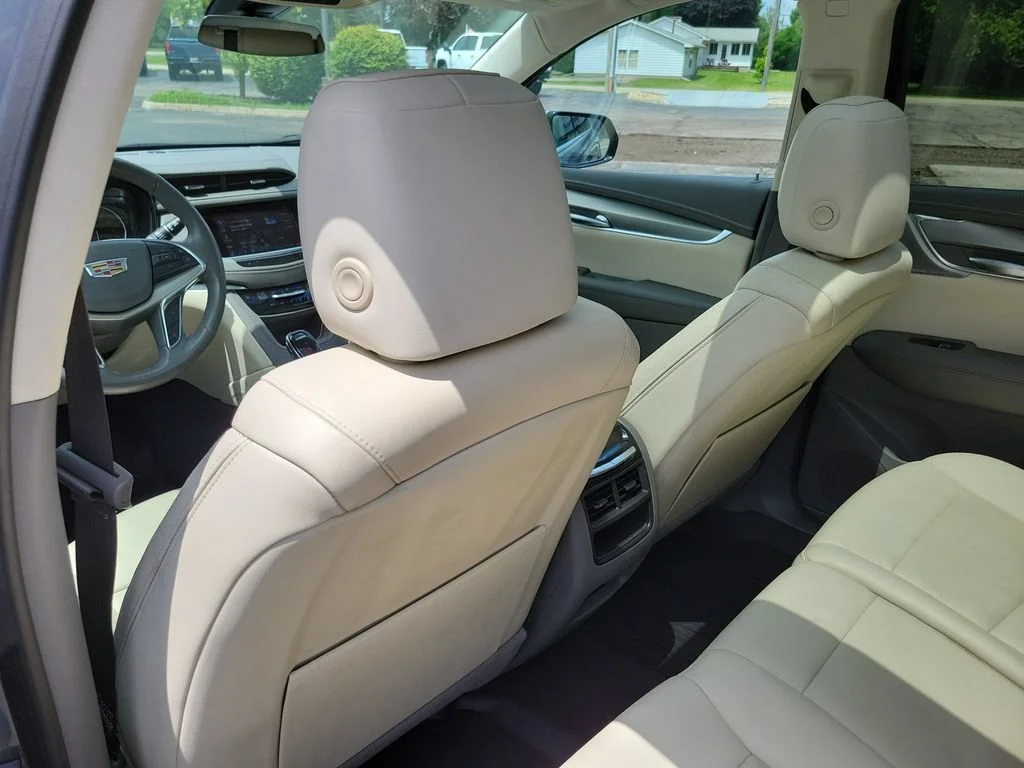 Used 2023 Argent Silver Metallic Cadillac Premium Luxury image 27