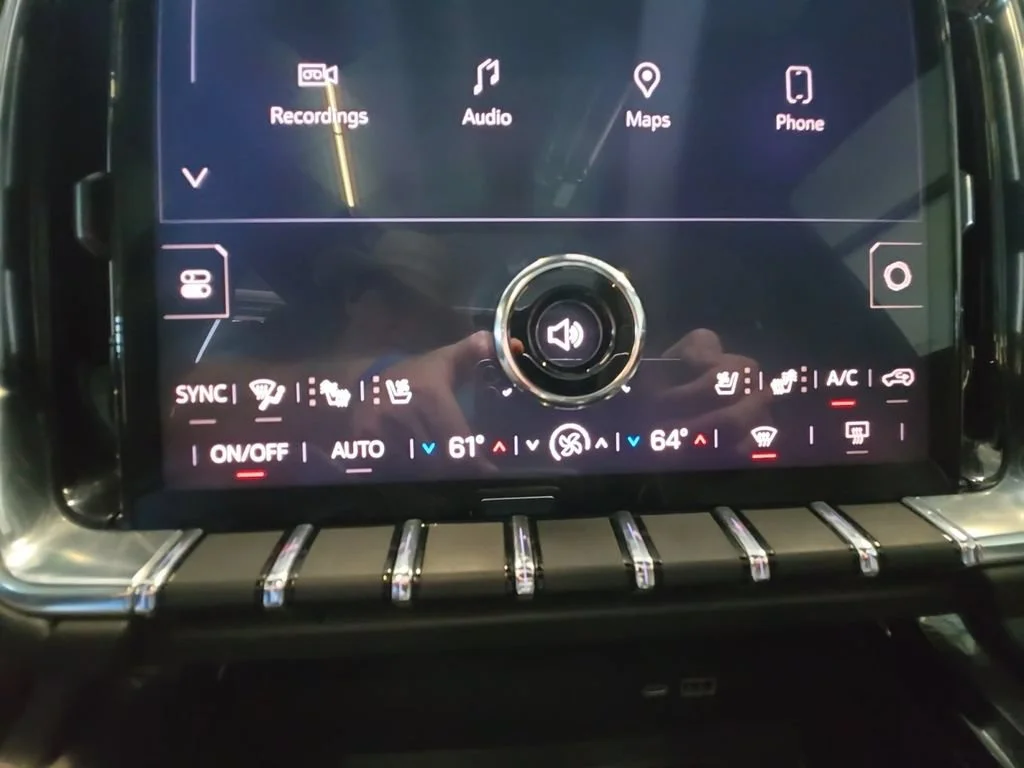 Certified Used 2025 Onyx Black GMC Elevation image 17