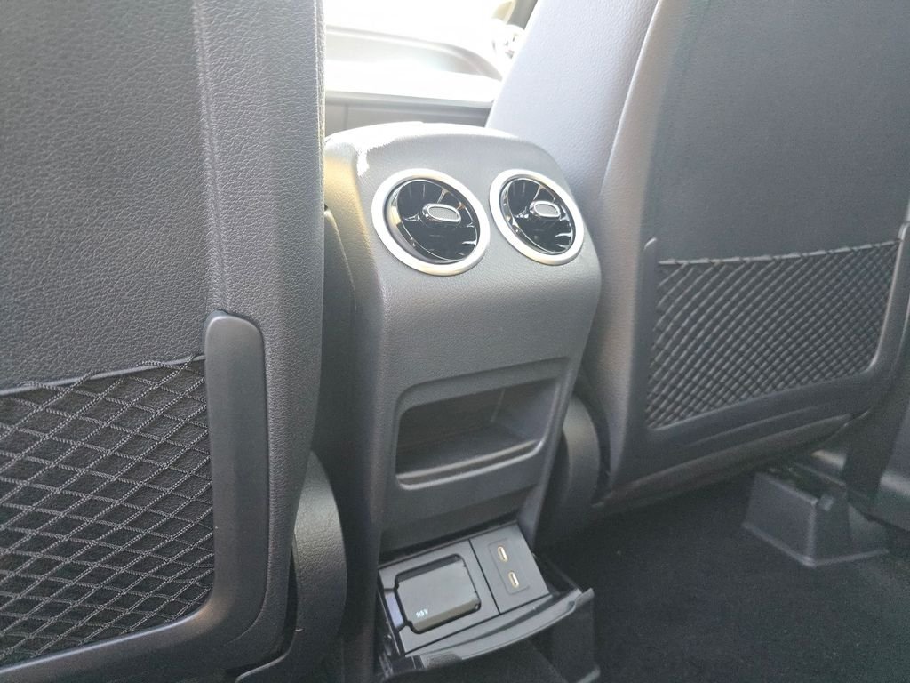 New 2026 Polar White Mercedes-Benz GLB 250 image 24