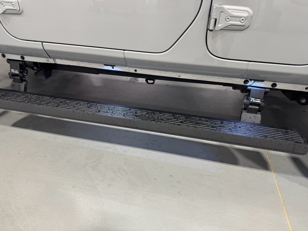 Used 2024 Silver Zynith Clearcoat Jeep Rubicon 392 image 6