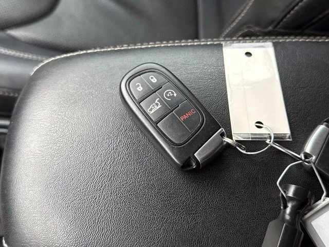 Used 2014 Cashmere Pearlcoat Jeep Limited image 19
