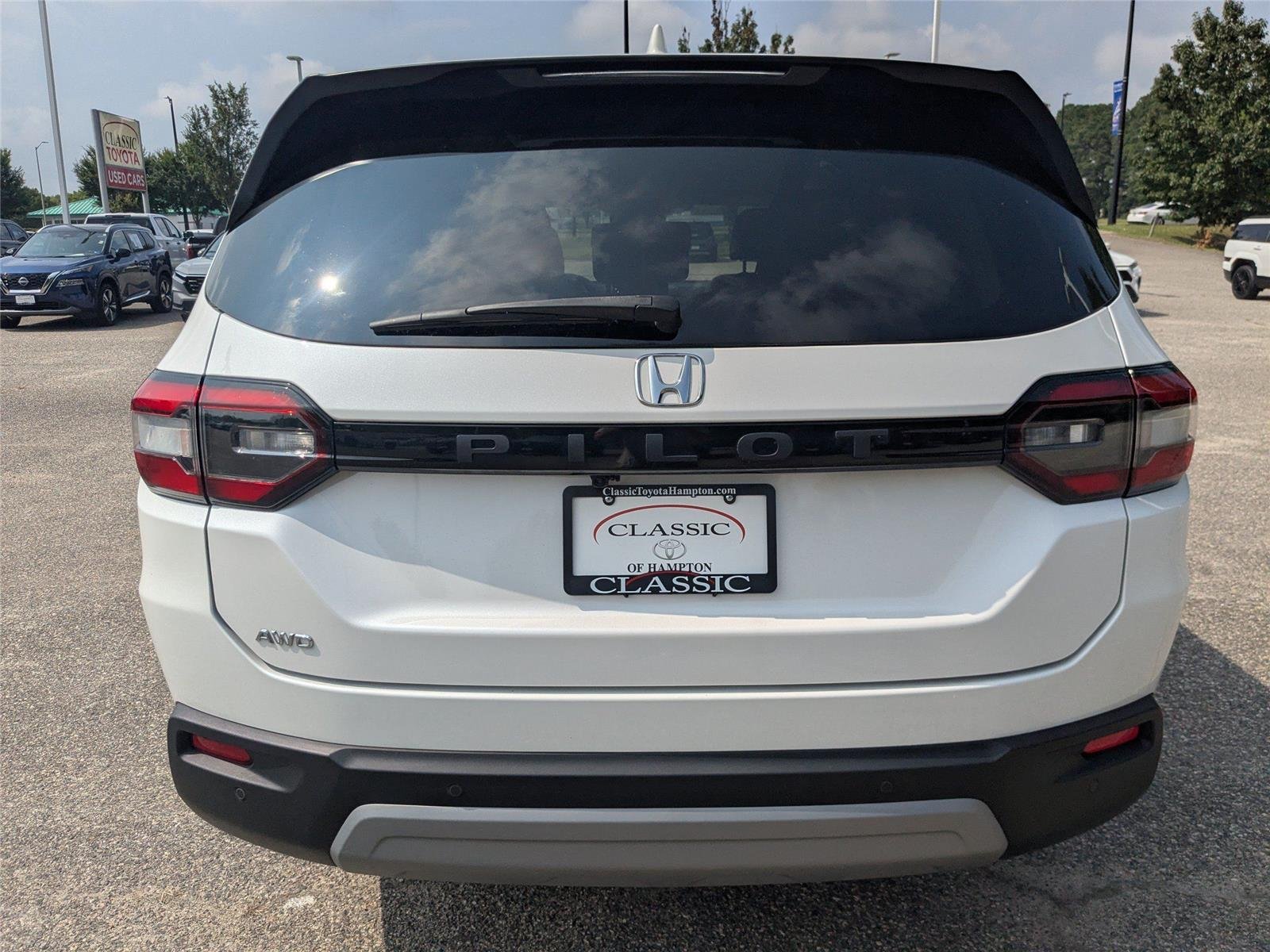 Used 2023 Platinum White Pearl Honda EX-L 7 Passenger image 5