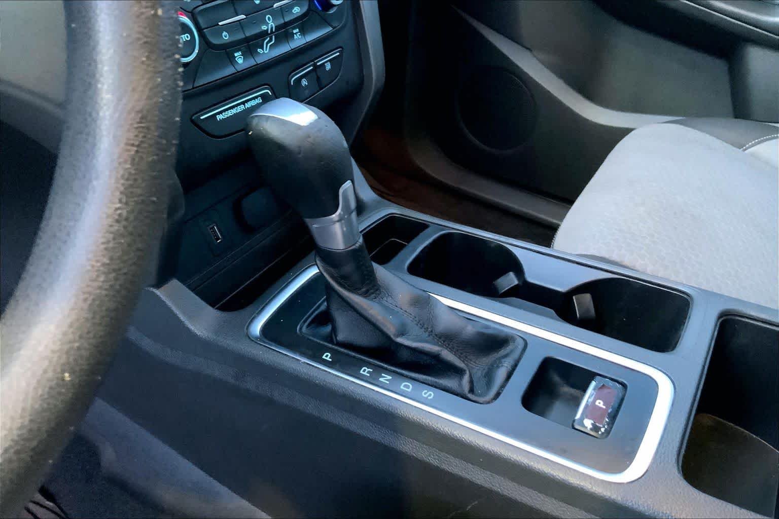 Used 2017 Shadow Black Ford SE image 15