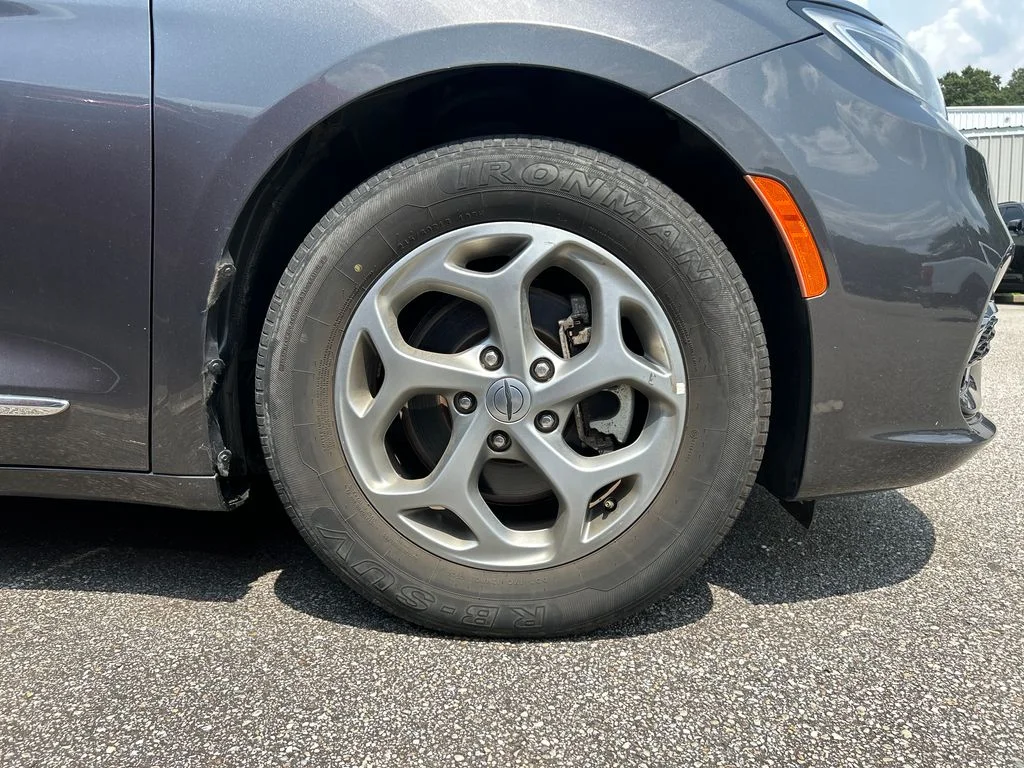 Used 2023 Gray Chrysler Limited image 7