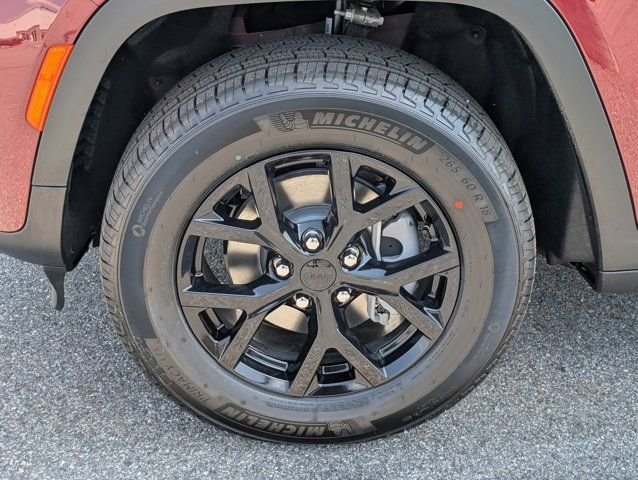 New 2026 Velvet Red Pearl-Coat Exterior Paint Jeep Laredo Altitude image 13