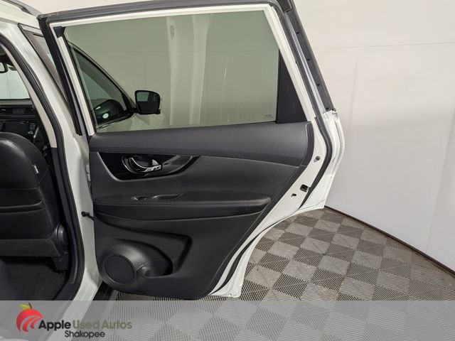 Used 2017 White Nissan SL image 34
