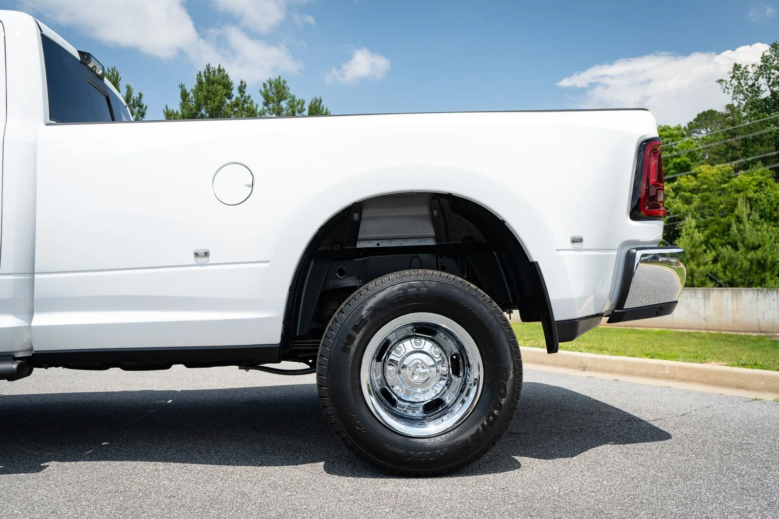 New 2026 Bright White Clear-Coat Exterior Paint RAM Tradesman image 6