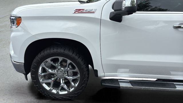 Used 2025 White Chevrolet LTZ image 33