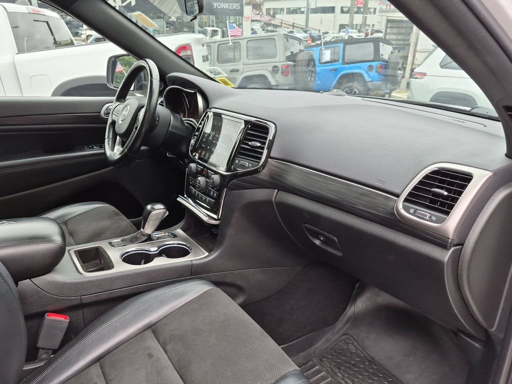 Used 2021 White Jeep Laredo X image 26