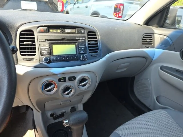 Used 2010 Platinum Silver Metallic + Pearl Hyundai GLS image 8