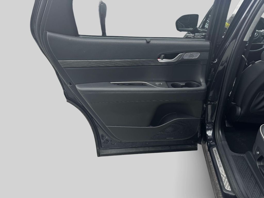 2024 Hyundai Palisade Limited - Photo 11
