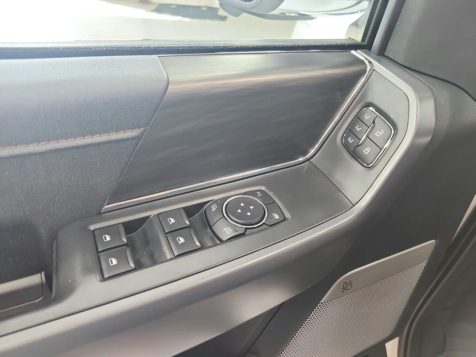 New 2026 Star White Metallic Tri-Coat Ford Lariat® image 34