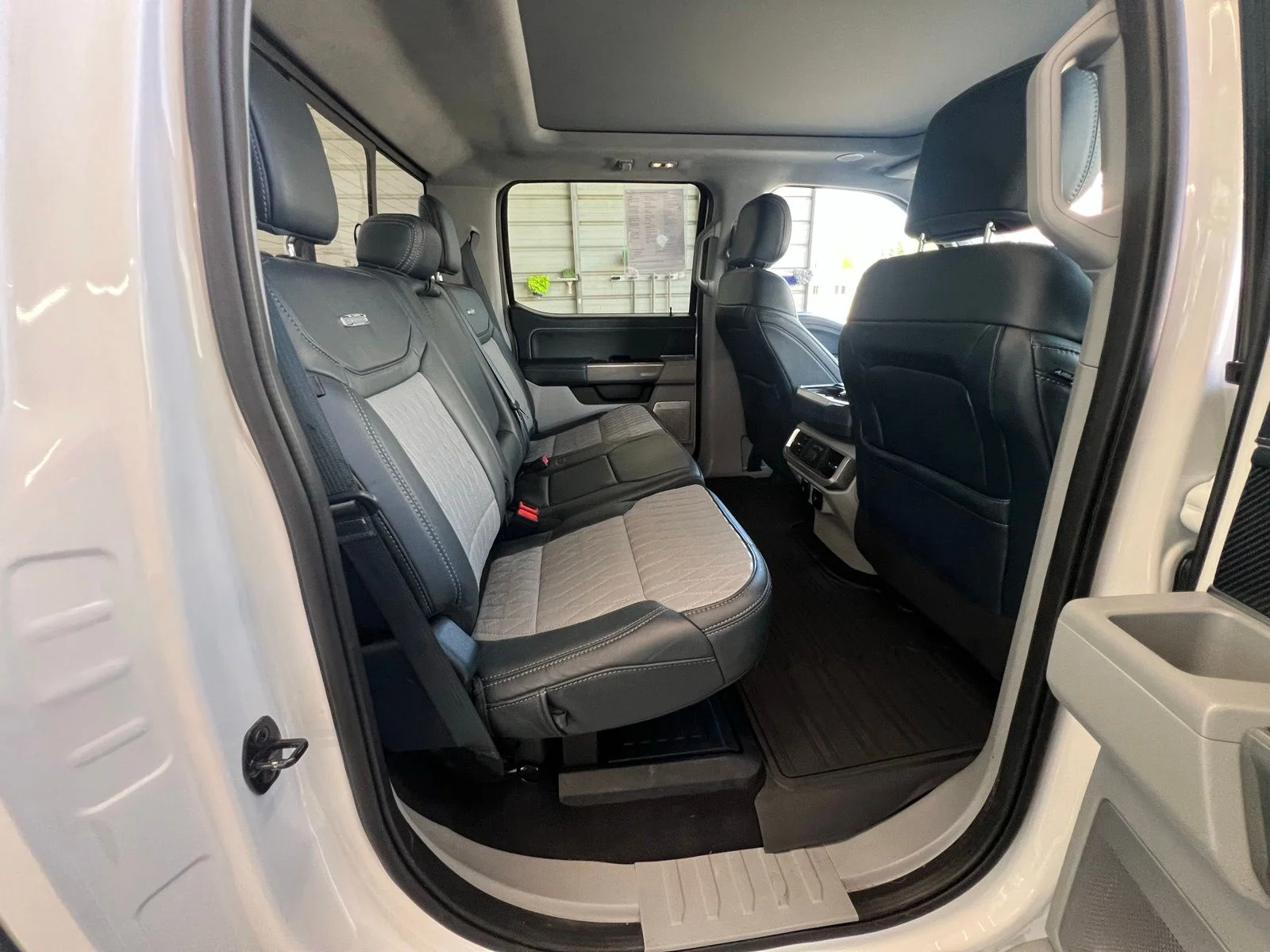 Used 2023 White Ford Limited image 21