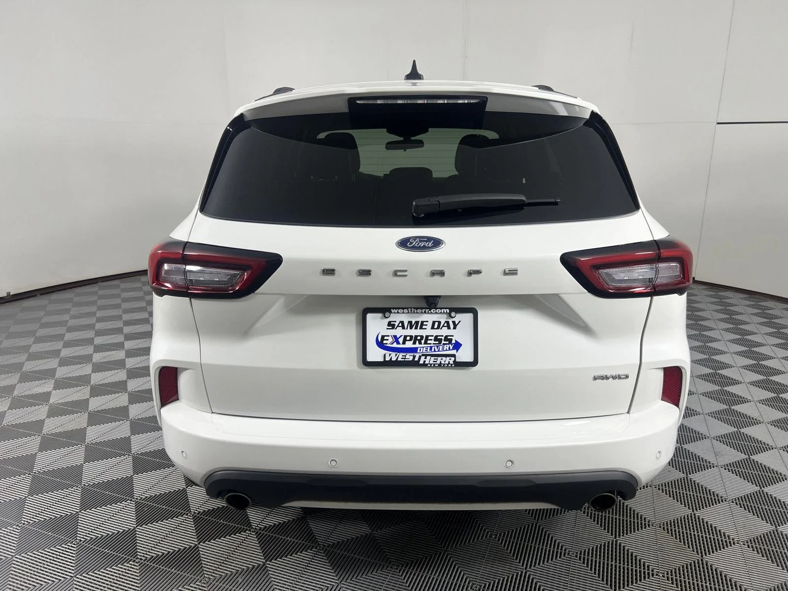 Used 2023 Star White Metallic Tri-Coat Ford ST-Line image 9