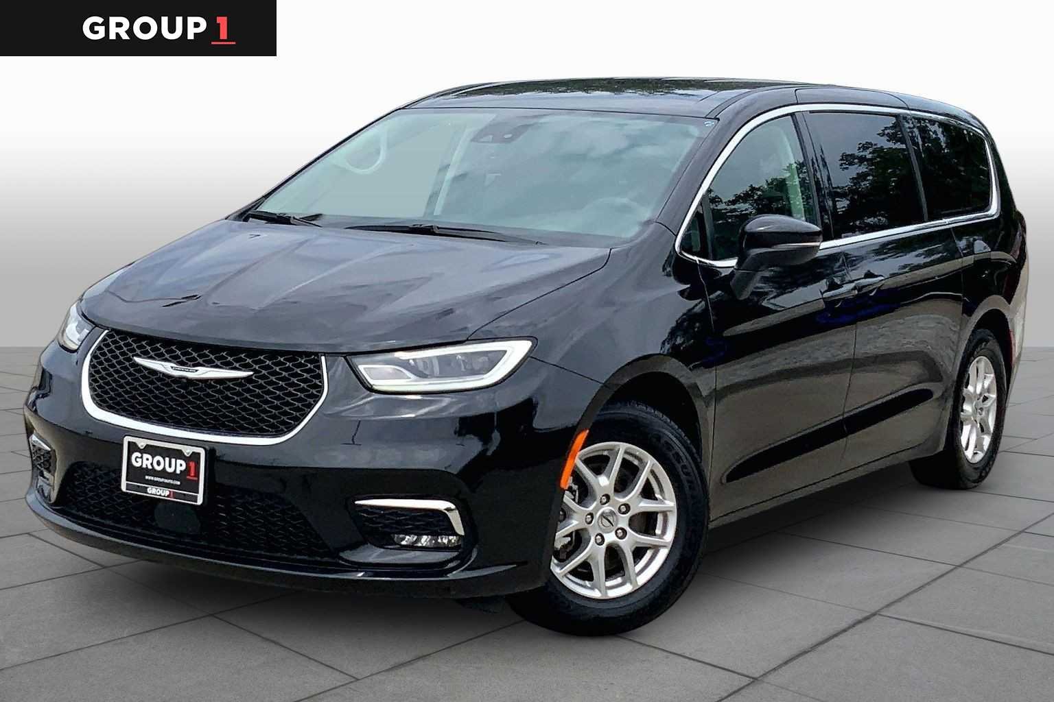 2023 Chrysler Pacifica Touring L's photo