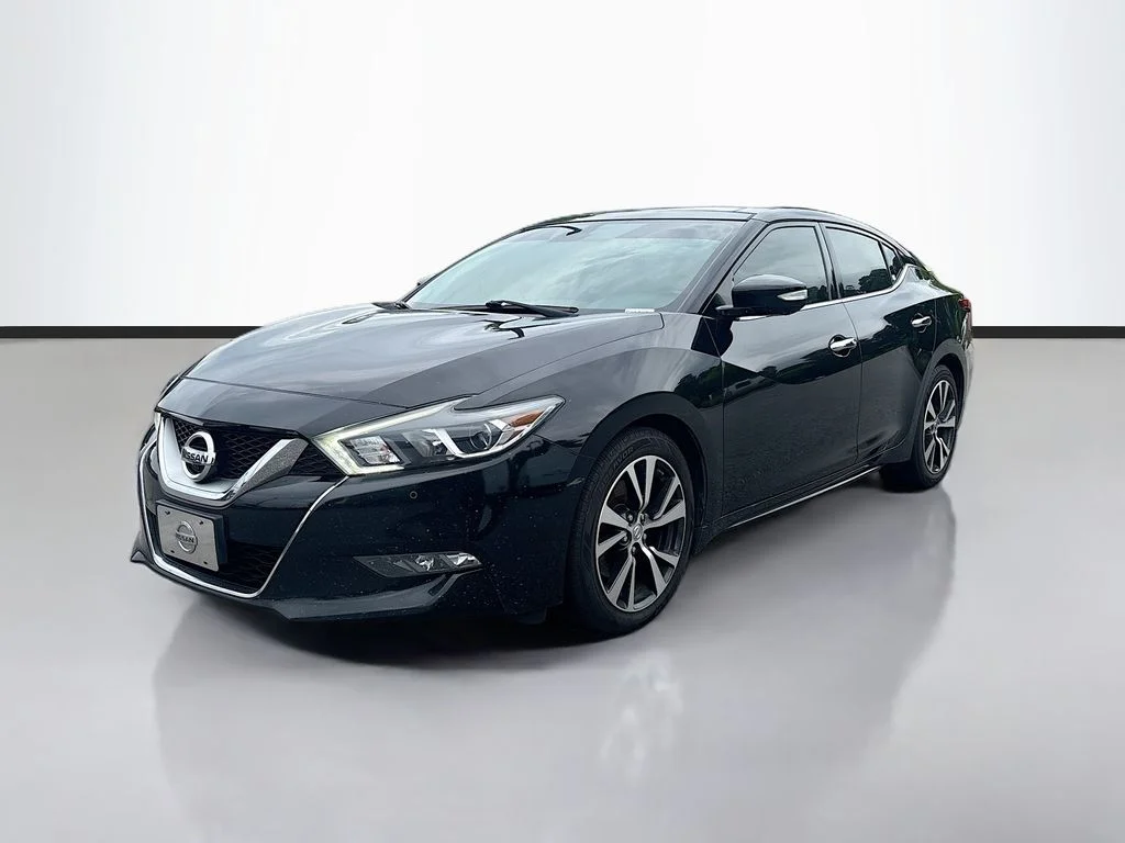 Used 2016 Black Nissan Platinum image 2
