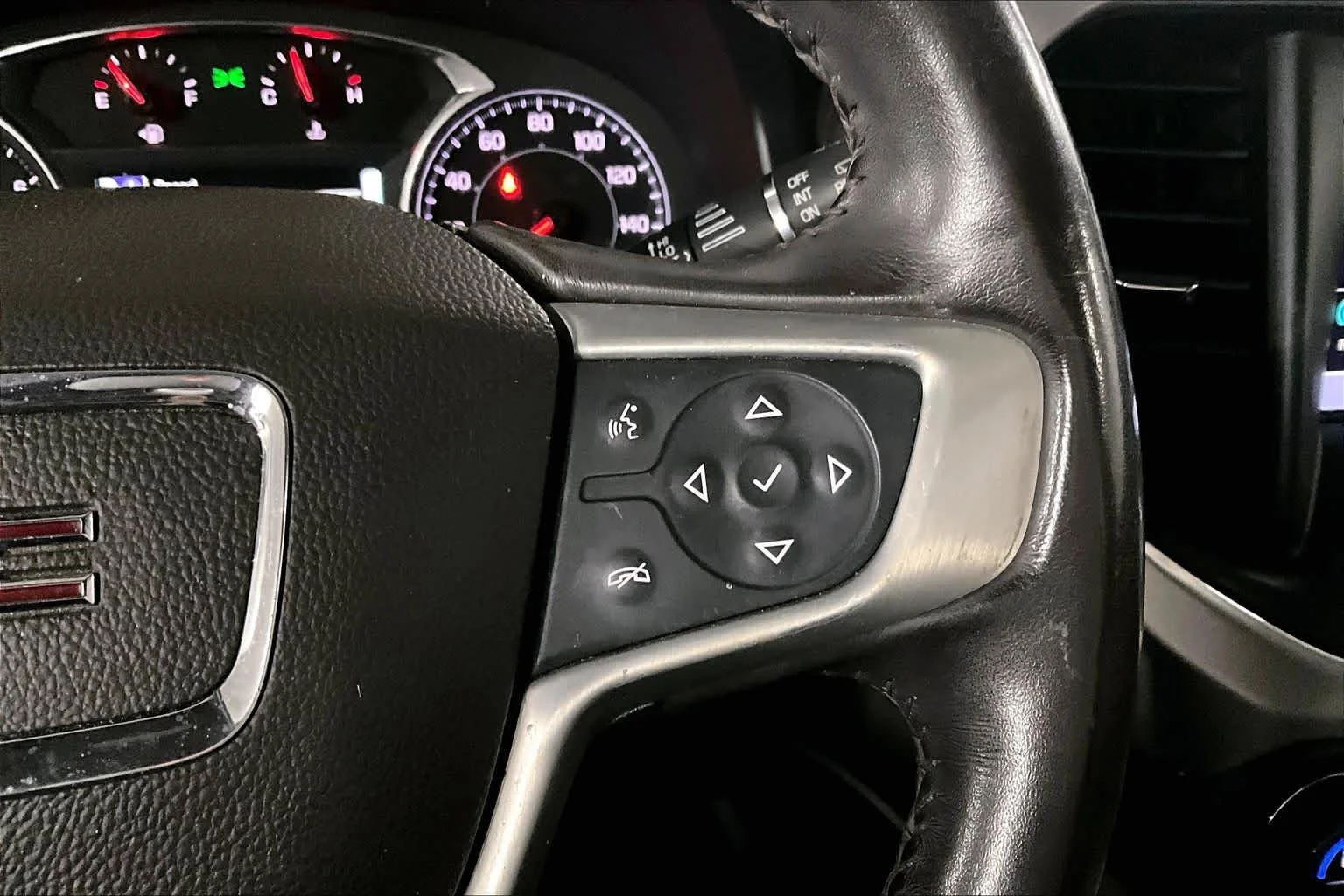 Used 2018 Iridium Metallic GMC SLT image 24