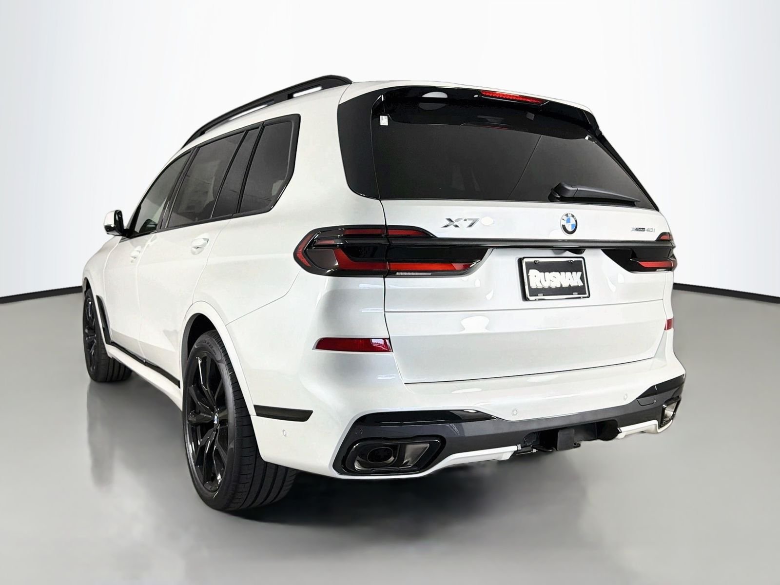 New 2027 Mineral White Metallic BMW xDrive40i image 5