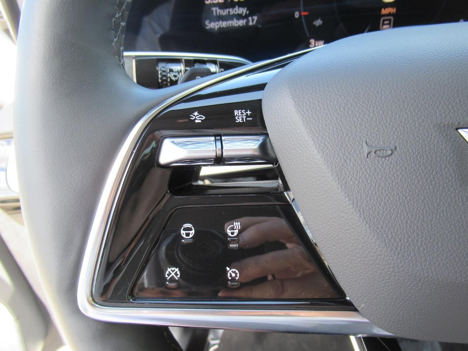 Used 2025 White Cadillac Luxury 2 image 25