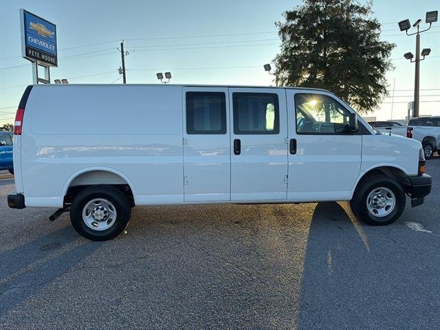 New 2025 Summit White Chevrolet WT image 8