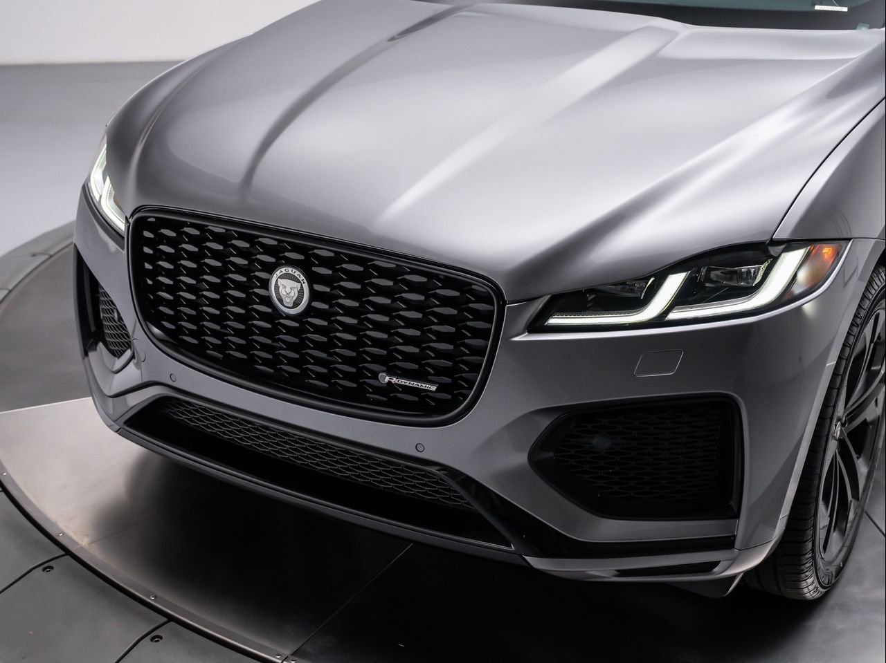 2025 Jaguar F-PACE R-Dynamic S - Photo 9