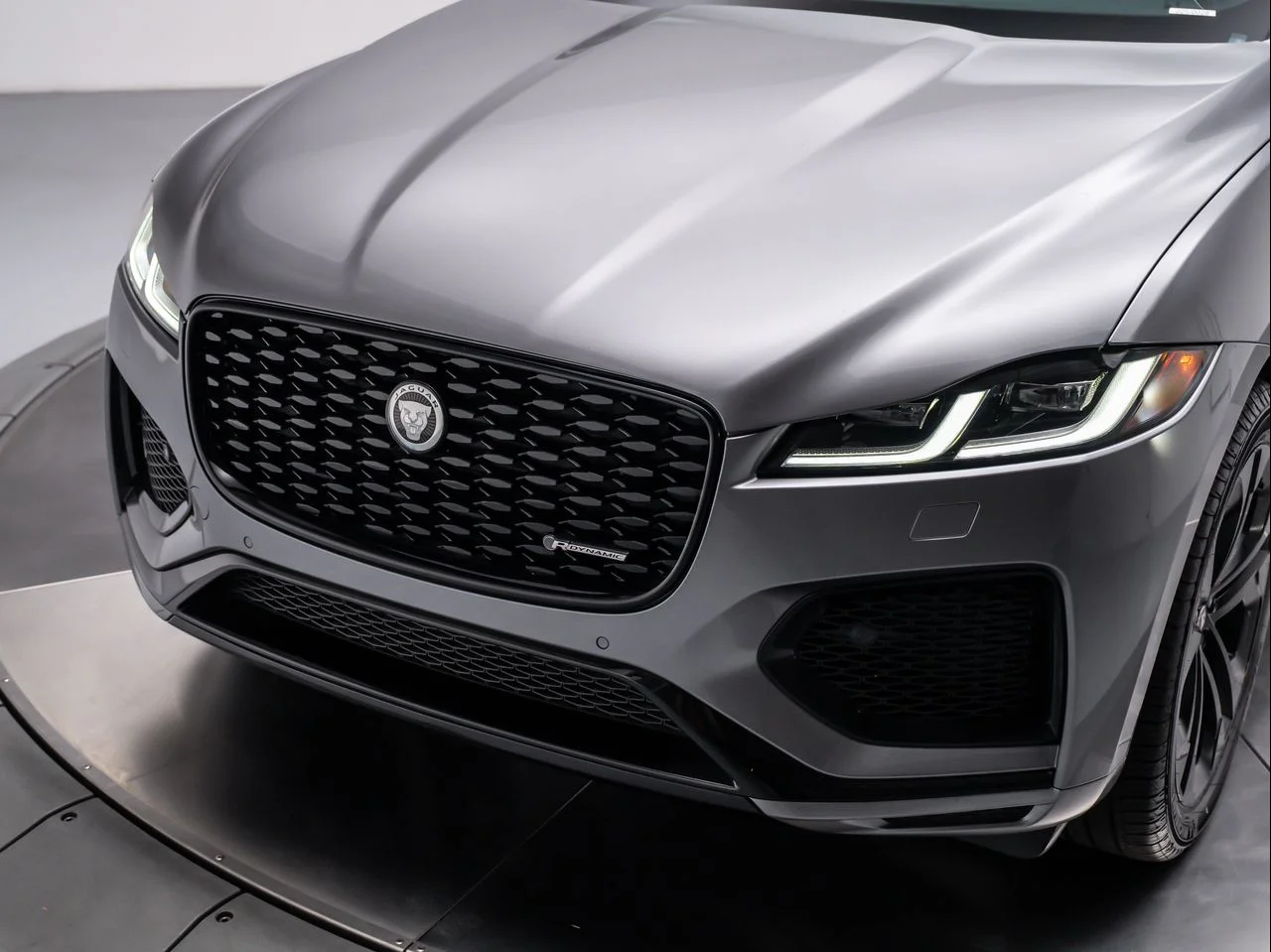New 2025 Eiger Grey Jaguar R-Dynamic S P400 AWD Automatic image 9
