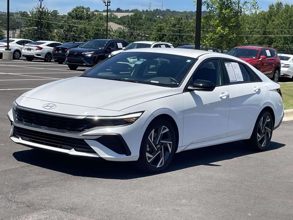 Certified Used 2025 White Hyundai SEL Sport image 7