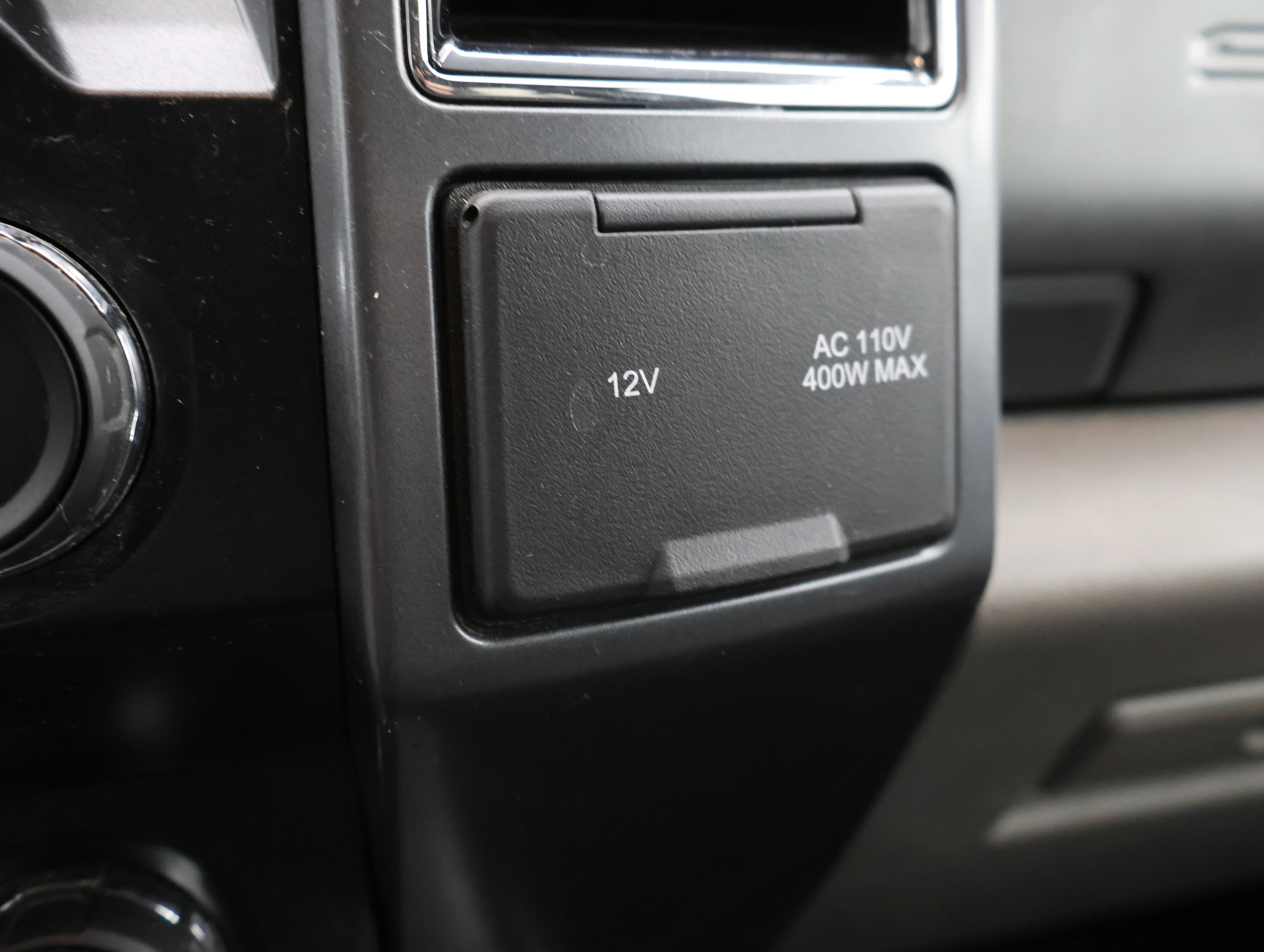 Used 2022 Oxford White Ford XLT image 48